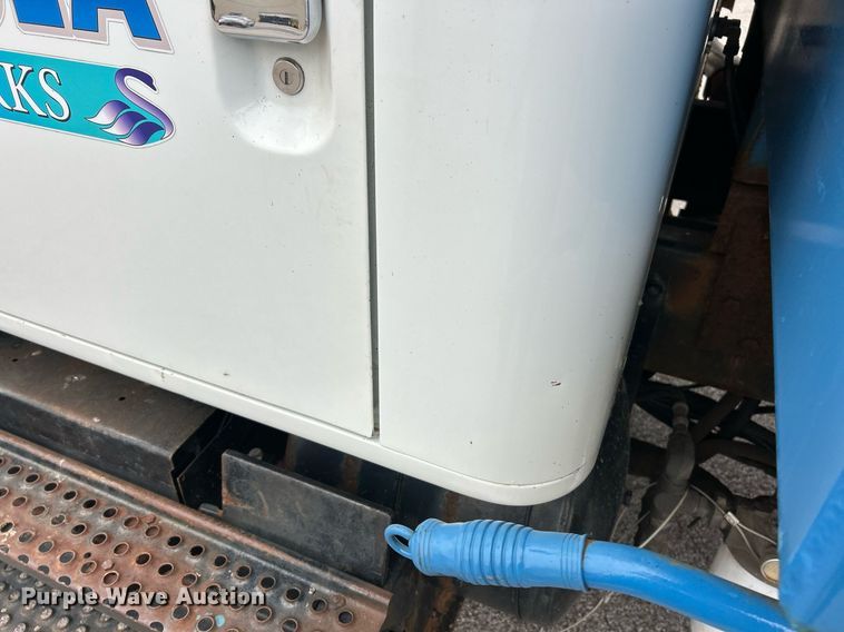 image for item NJ9609 1998 International 4700 dump truck