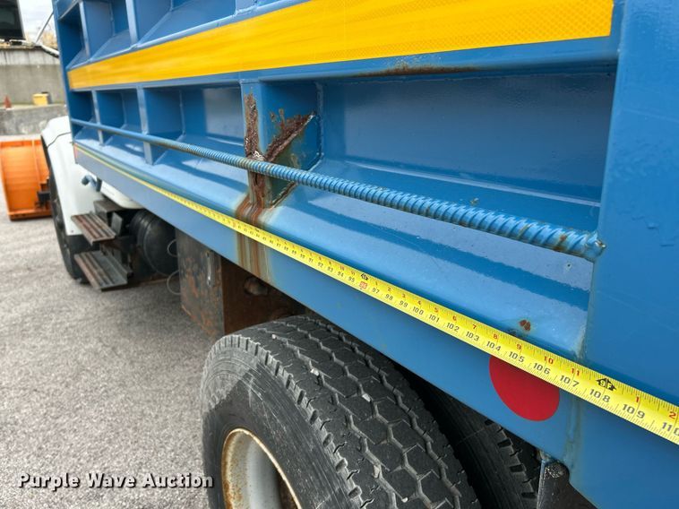 image for item NJ9609 1998 International 4700 dump truck