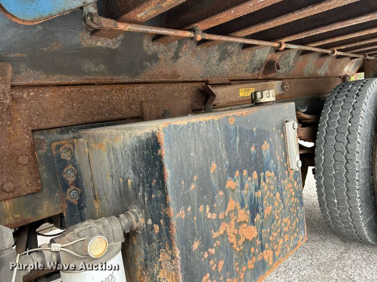 image for item NJ9609 1998 International 4700 dump truck