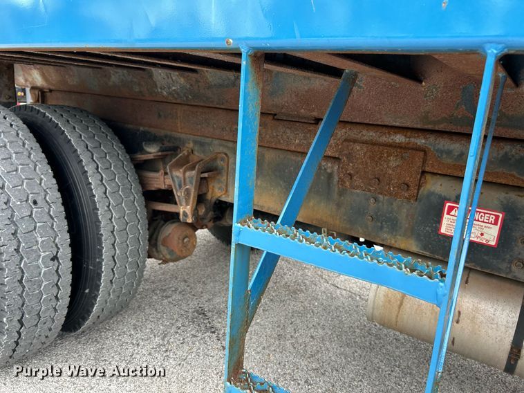 image for item NJ9609 1998 International 4700 dump truck