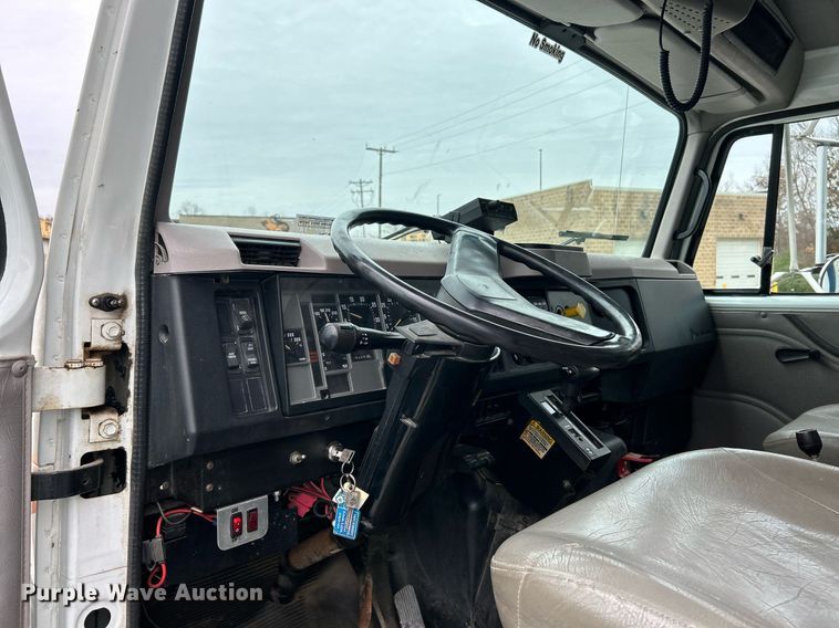 image for item NJ9609 1998 International 4700 dump truck