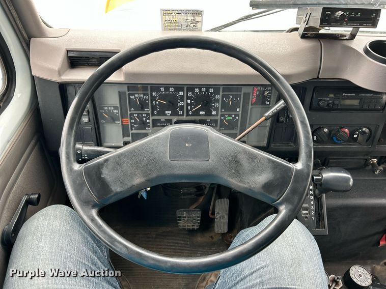 image for item NJ9609 1998 International 4700 dump truck