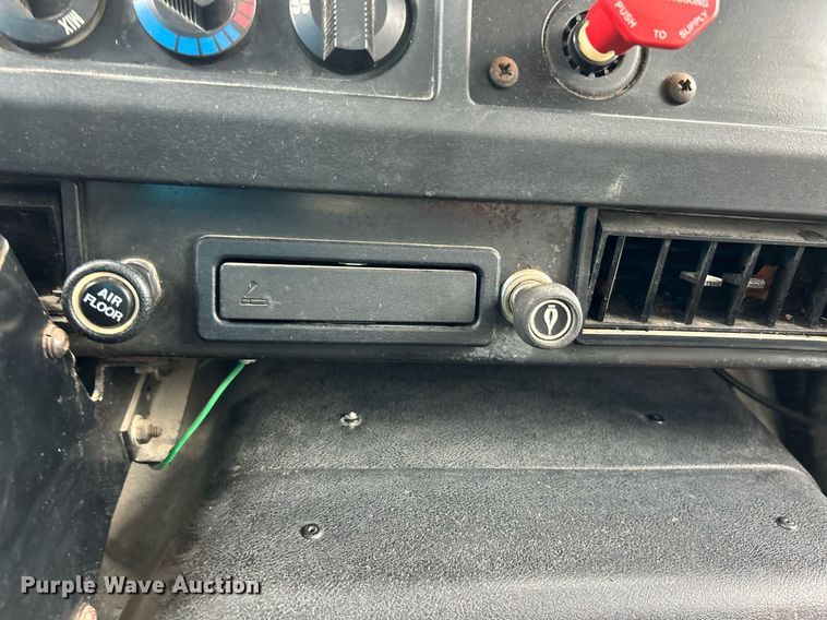 image for item NJ9609 1998 International 4700 dump truck