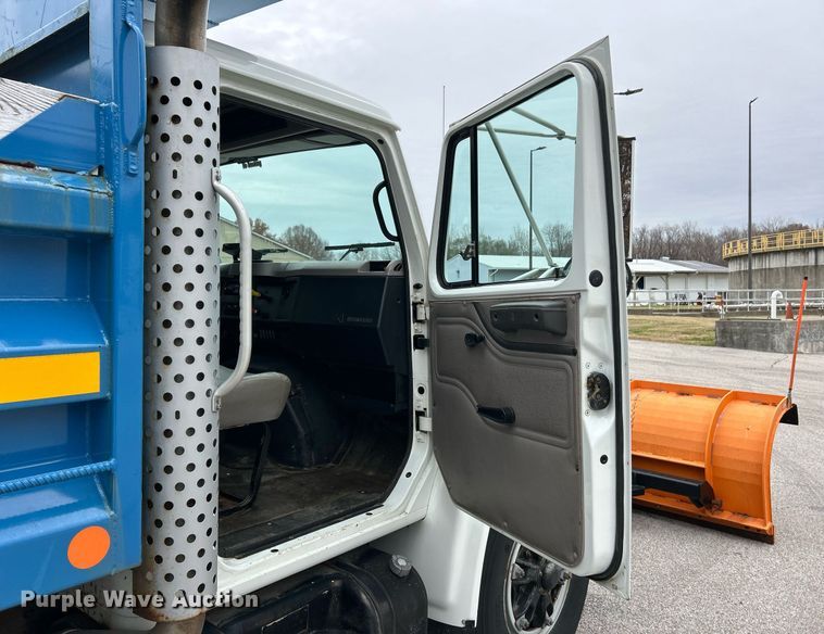 image for item NJ9609 1998 International 4700 dump truck