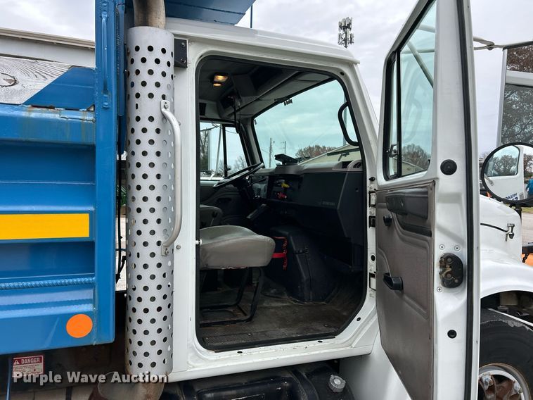 image for item NJ9609 1998 International 4700 dump truck