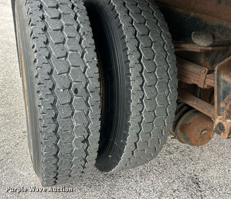 image for item NJ9609 1998 International 4700 dump truck