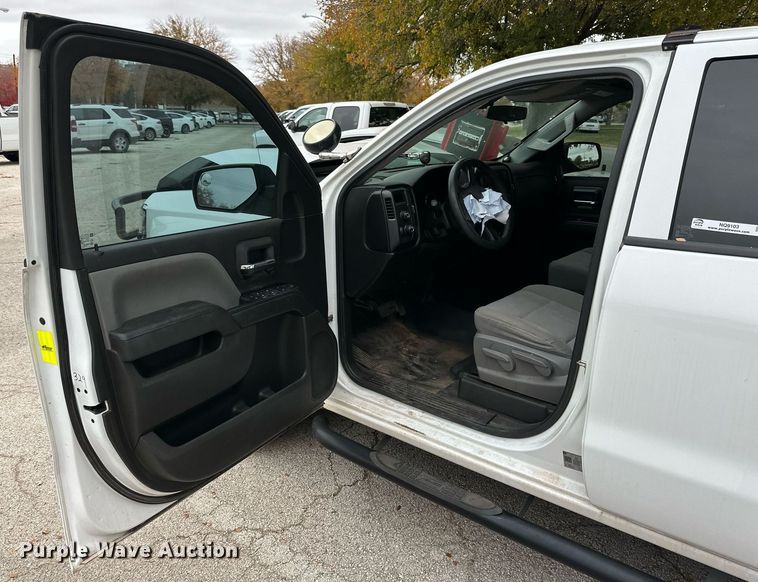 image for item NQ9103 2018 Chevrolet Silverado 1500 Crew Cab pickup truck