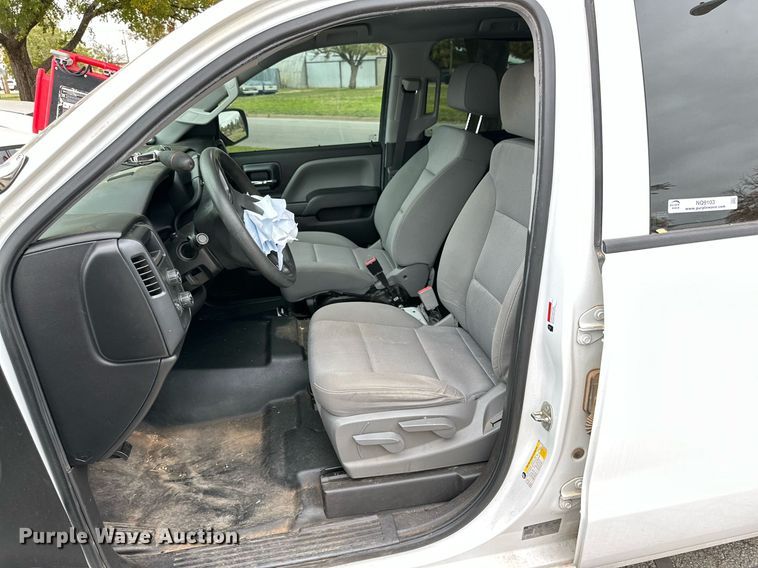 image for item NQ9103 2018 Chevrolet Silverado 1500 Crew Cab pickup truck