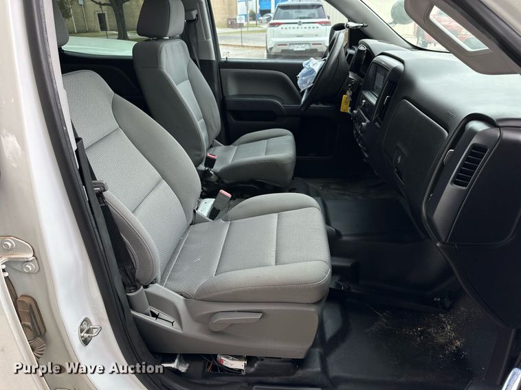 image for item NQ9103 2018 Chevrolet Silverado 1500 Crew Cab pickup truck