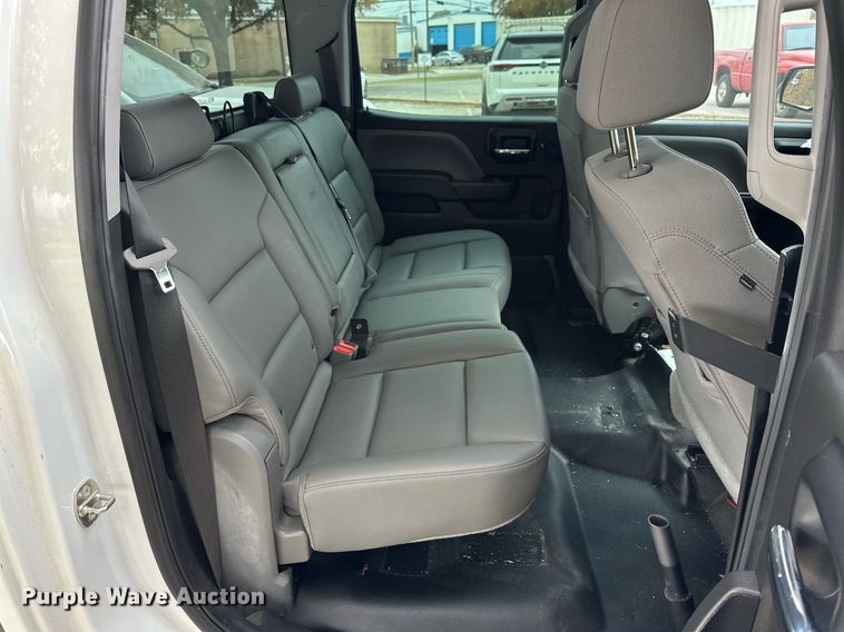 image for item NQ9103 2018 Chevrolet Silverado 1500 Crew Cab pickup truck