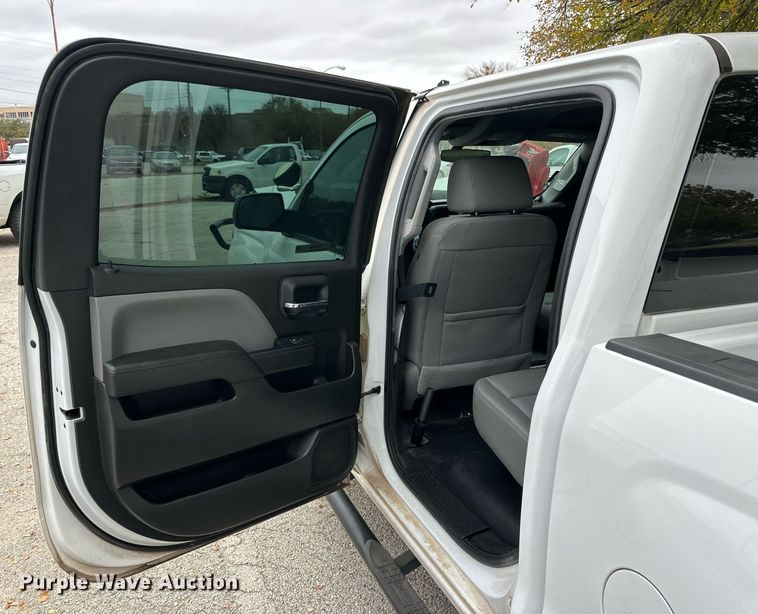 image for item NQ9103 2018 Chevrolet Silverado 1500 Crew Cab pickup truck