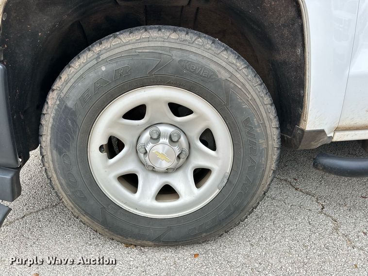 image for item NQ9103 2018 Chevrolet Silverado 1500 Crew Cab pickup truck