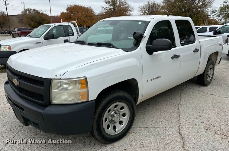 image for item NQ9106 2011 Chevrolet Silverado 1500 Crew Cab pickup truck