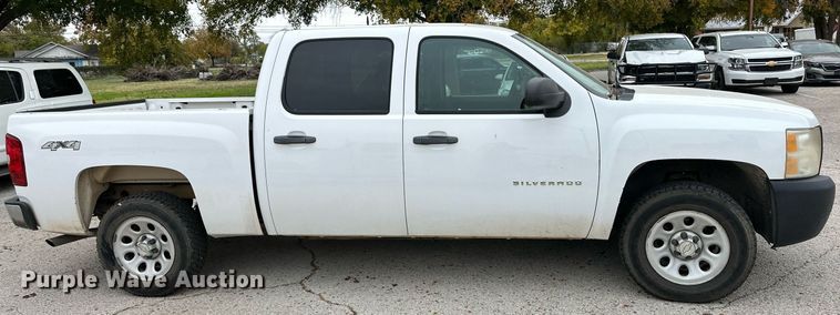 image for item NQ9106 2011 Chevrolet Silverado 1500 Crew Cab pickup truck