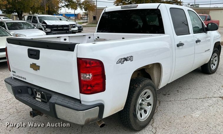 image for item NQ9106 2011 Chevrolet Silverado 1500 Crew Cab pickup truck