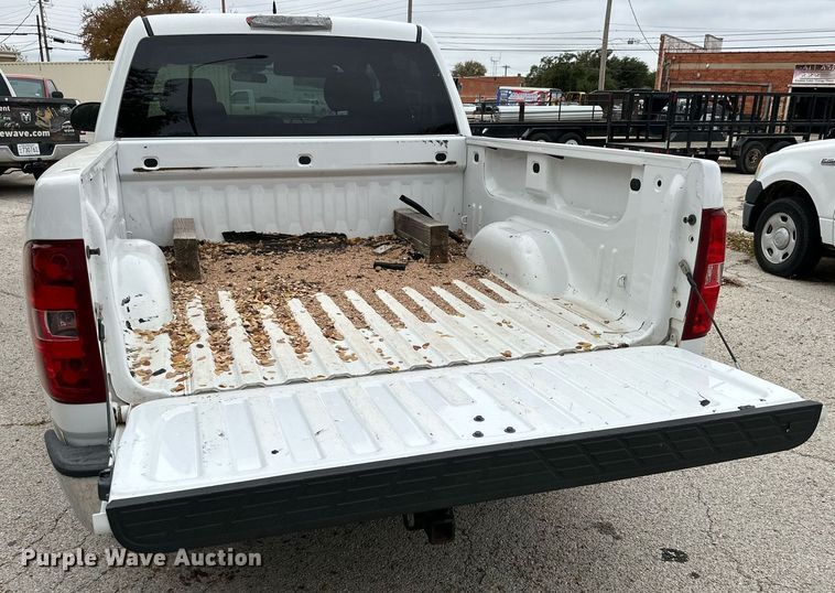 image for item NQ9106 2011 Chevrolet Silverado 1500 Crew Cab pickup truck