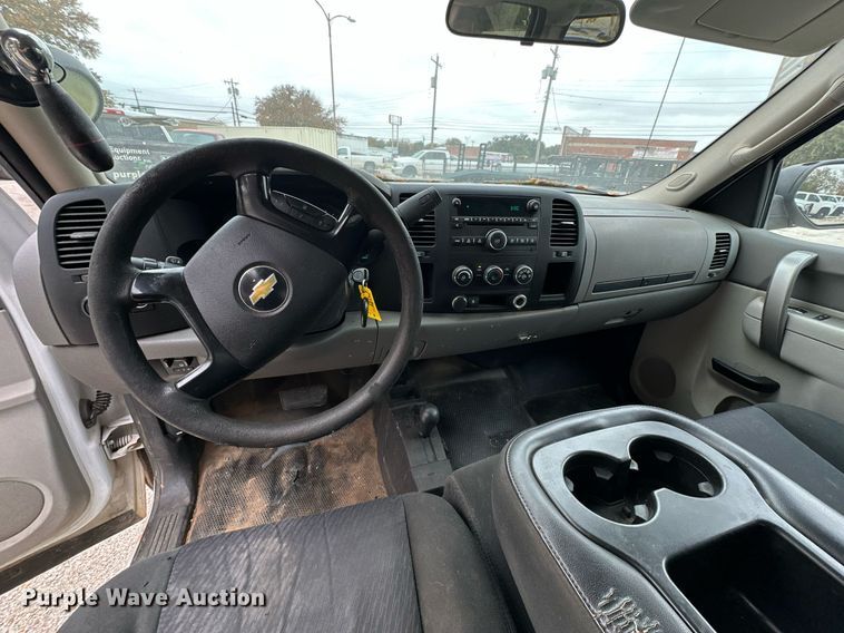 image for item NQ9106 2011 Chevrolet Silverado 1500 Crew Cab pickup truck