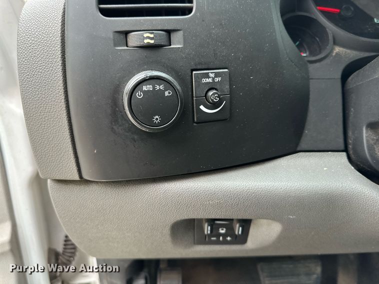 image for item NQ9106 2011 Chevrolet Silverado 1500 Crew Cab pickup truck