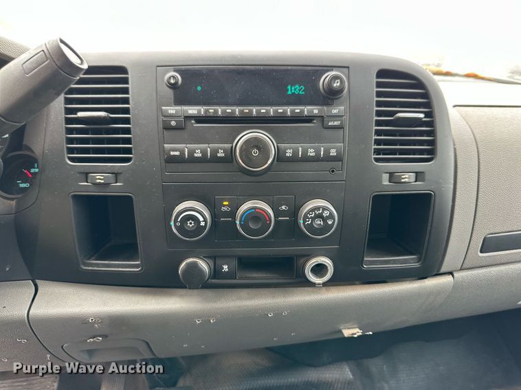 image for item NQ9106 2011 Chevrolet Silverado 1500 Crew Cab pickup truck