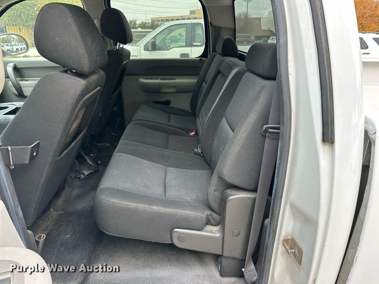 image for item NQ9106 2011 Chevrolet Silverado 1500 Crew Cab pickup truck