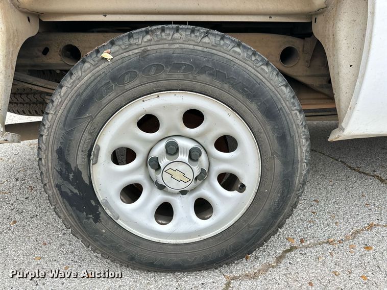 image for item NQ9106 2011 Chevrolet Silverado 1500 Crew Cab pickup truck