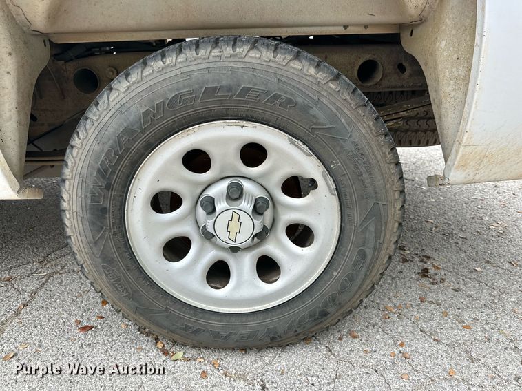 image for item NQ9106 2011 Chevrolet Silverado 1500 Crew Cab pickup truck