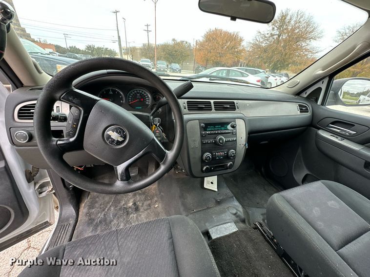 image for item NQ9111 2011 Chevrolet Tahoe Police  SUV