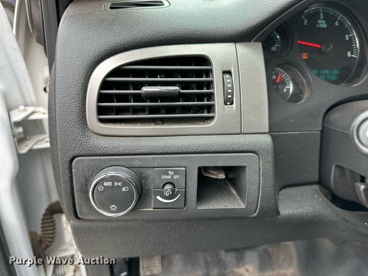 image for item NQ9111 2011 Chevrolet Tahoe Police  SUV