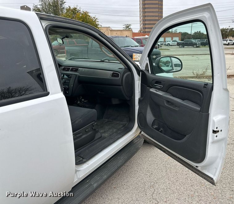 image for item NQ9111 2011 Chevrolet Tahoe Police  SUV