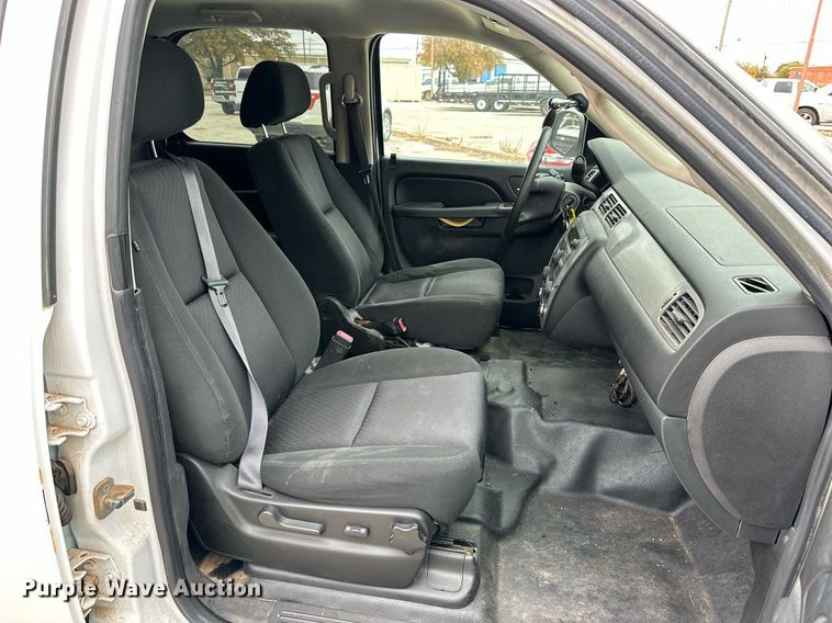 image for item NQ9111 2011 Chevrolet Tahoe Police  SUV