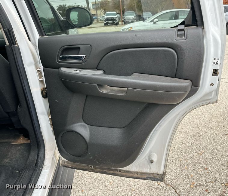 image for item NQ9111 2011 Chevrolet Tahoe Police  SUV