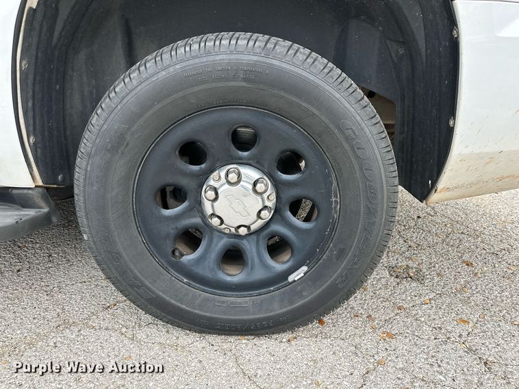 image for item NQ9111 2011 Chevrolet Tahoe Police  SUV