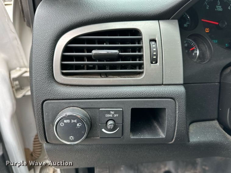 image for item NQ9114 2013 Chevrolet Tahoe Police  SUV