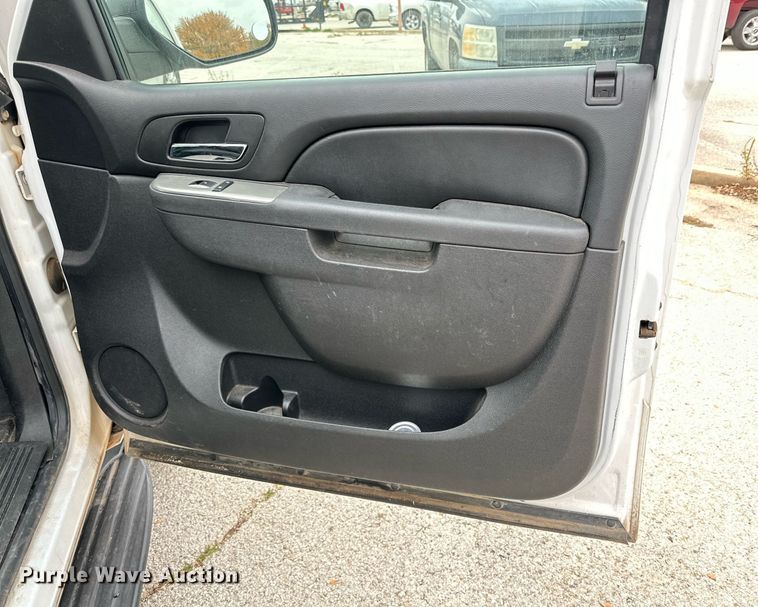 image for item NQ9114 2013 Chevrolet Tahoe Police  SUV