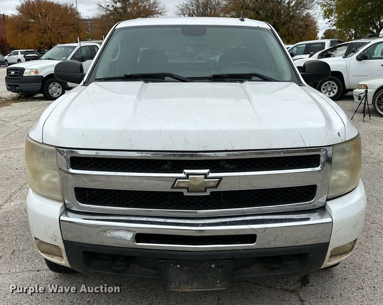 image for item NQ9115 2011 Chevrolet Silverado 1500 Crew Cab pickup truck