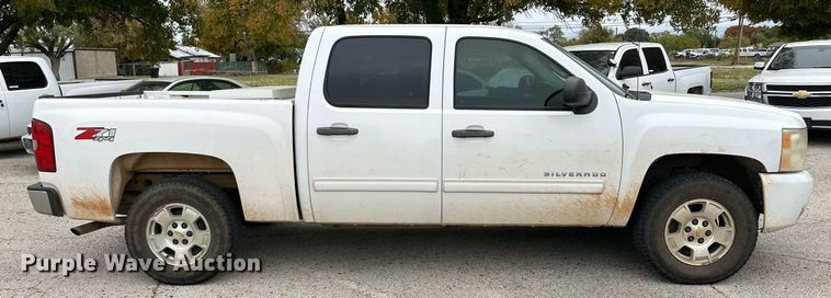 image for item NQ9115 2011 Chevrolet Silverado 1500 Crew Cab pickup truck
