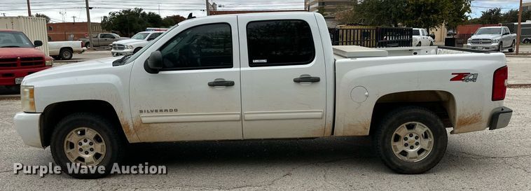 image for item NQ9115 2011 Chevrolet Silverado 1500 Crew Cab pickup truck