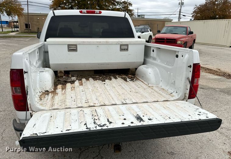 image for item NQ9115 2011 Chevrolet Silverado 1500 Crew Cab pickup truck