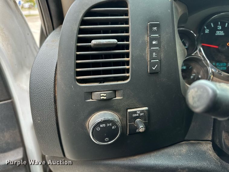 image for item NQ9115 2011 Chevrolet Silverado 1500 Crew Cab pickup truck