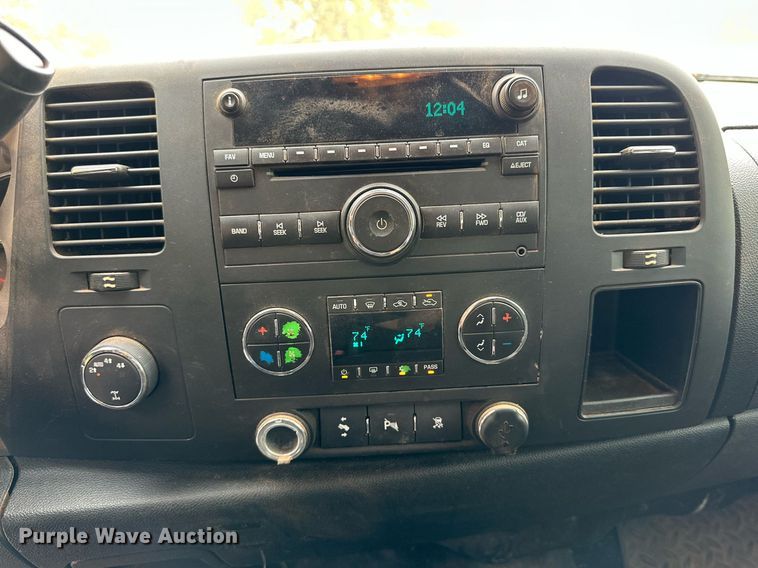 image for item NQ9115 2011 Chevrolet Silverado 1500 Crew Cab pickup truck