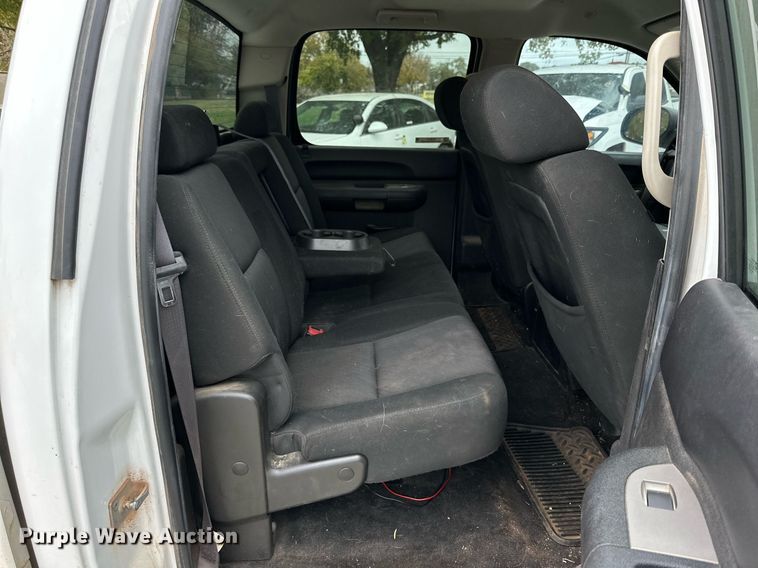 image for item NQ9115 2011 Chevrolet Silverado 1500 Crew Cab pickup truck