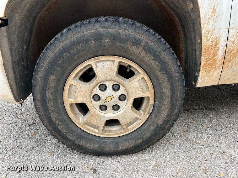 image for item NQ9115 2011 Chevrolet Silverado 1500 Crew Cab pickup truck