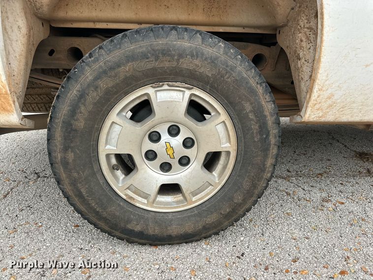 image for item NQ9115 2011 Chevrolet Silverado 1500 Crew Cab pickup truck