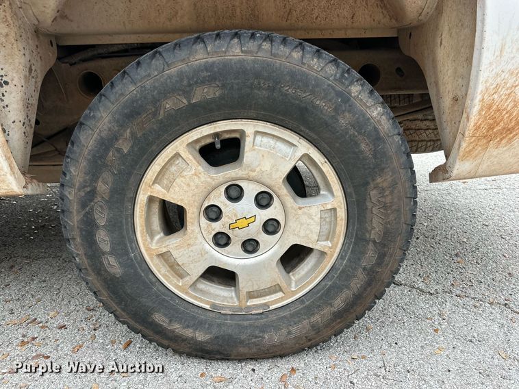 image for item NQ9115 2011 Chevrolet Silverado 1500 Crew Cab pickup truck