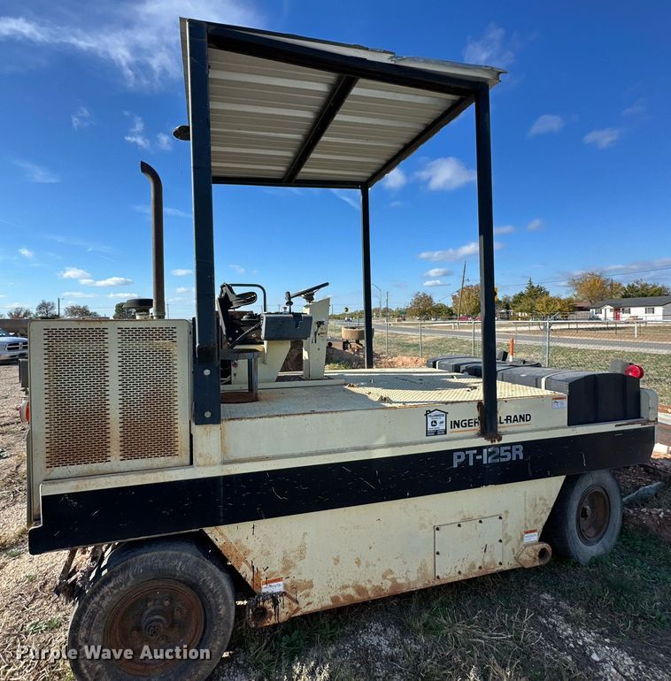 image for item NQ9122 1999 Ingersoll Rand PT-125R pneumatic roller