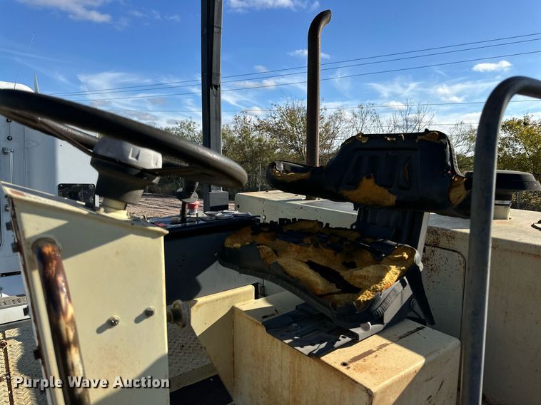 image for item NQ9122 1999 Ingersoll Rand PT-125R pneumatic roller