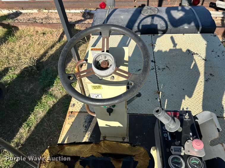 image for item NQ9122 1999 Ingersoll Rand PT-125R pneumatic roller