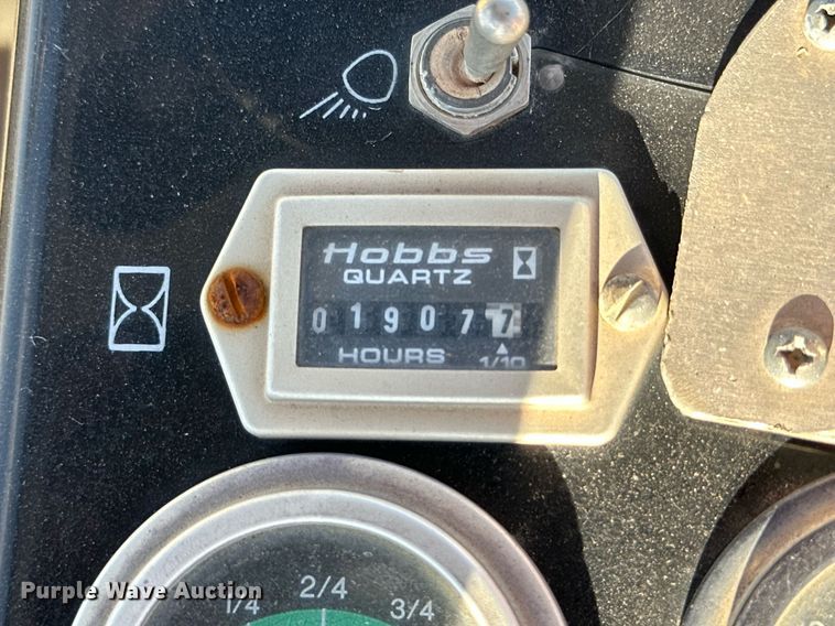 image for item NQ9122 1999 Ingersoll Rand PT-125R pneumatic roller