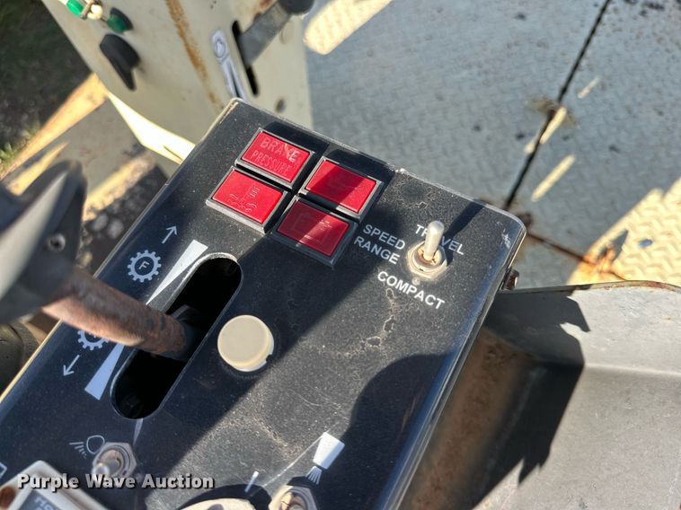 image for item NQ9122 1999 Ingersoll Rand PT-125R pneumatic roller