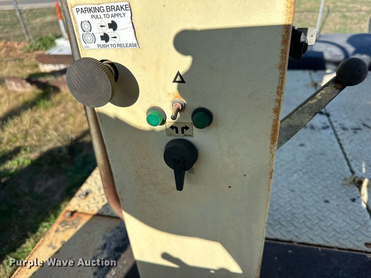 image for item NQ9122 1999 Ingersoll Rand PT-125R pneumatic roller